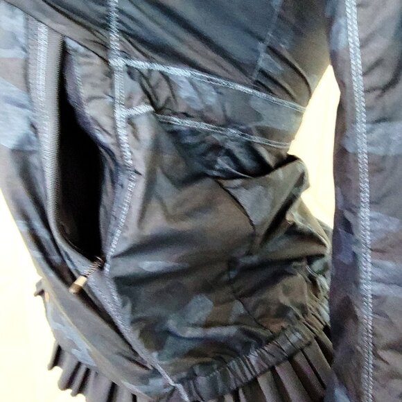 Lululemon Women's Camo Oil Slick Blue Spring Fling Puffy Windbreaker Jacket Sz 4 - Picture 6 of 9